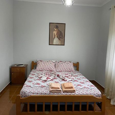Eiffel'S Guest House Pogradec Exterior photo