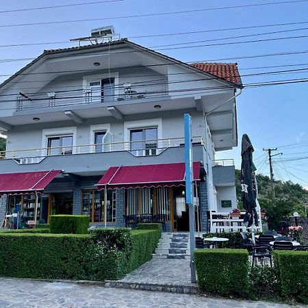 Eiffel'S Guest House Pogradec Exterior photo