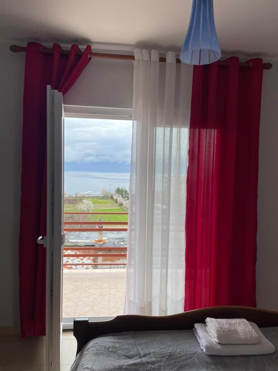 Eiffel'S Guest House Pogradec Exterior photo