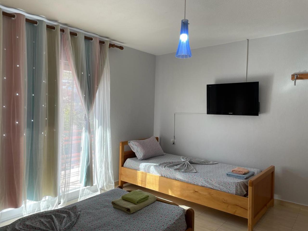 Eiffel'S Guest House Pogradec Exterior photo