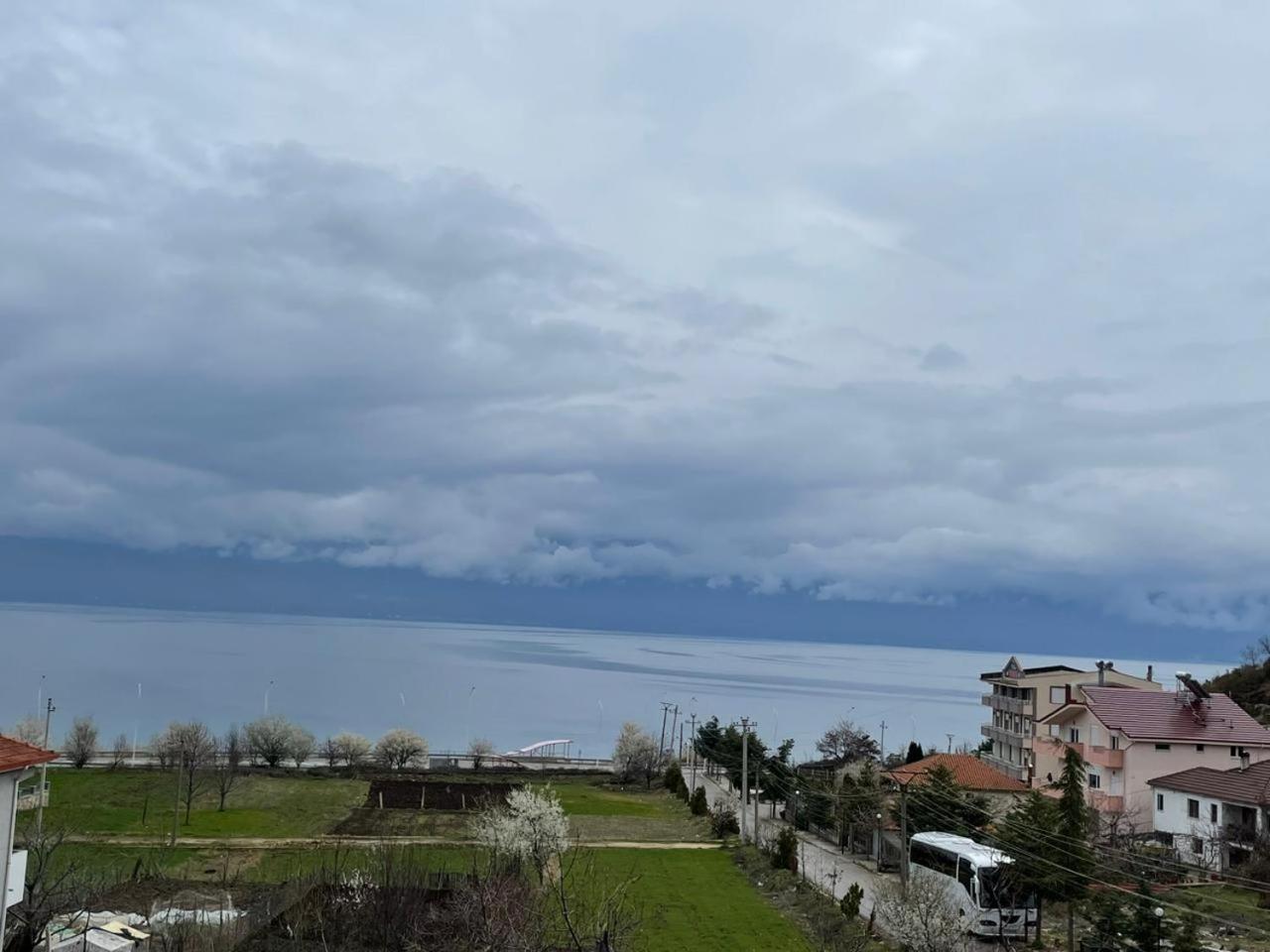 Eiffel'S Guest House Pogradec Exterior photo