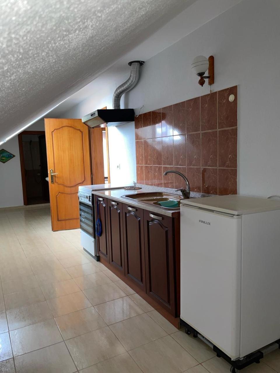 Eiffel'S Guest House Pogradec Exterior photo