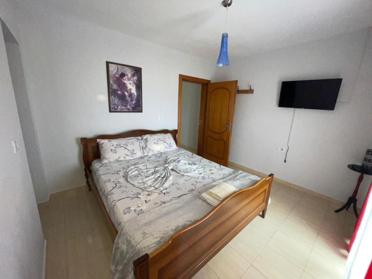 Eiffel'S Guest House Pogradec Exterior photo
