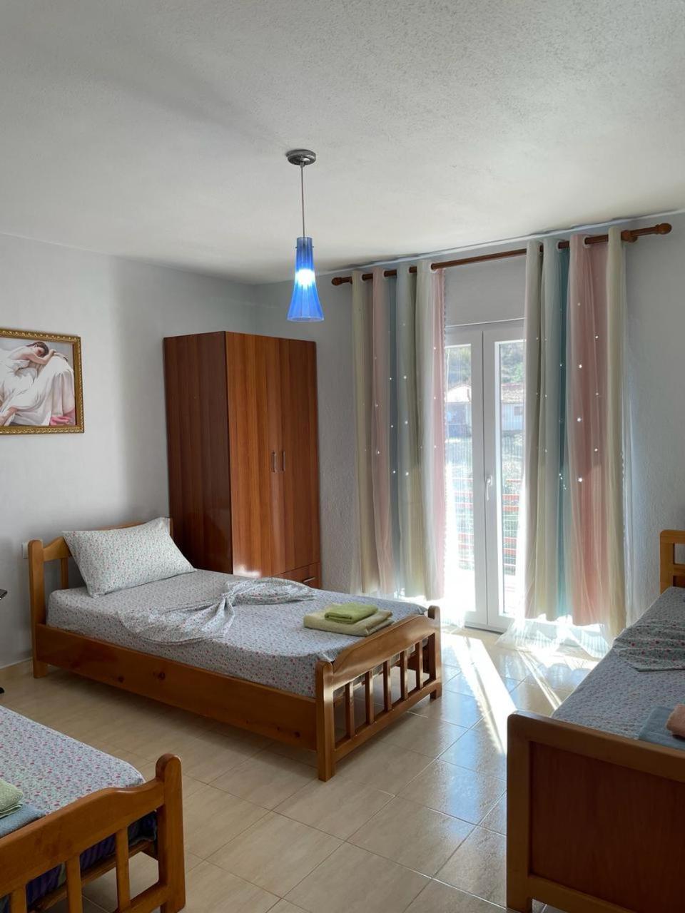 Eiffel'S Guest House Pogradec Exterior photo