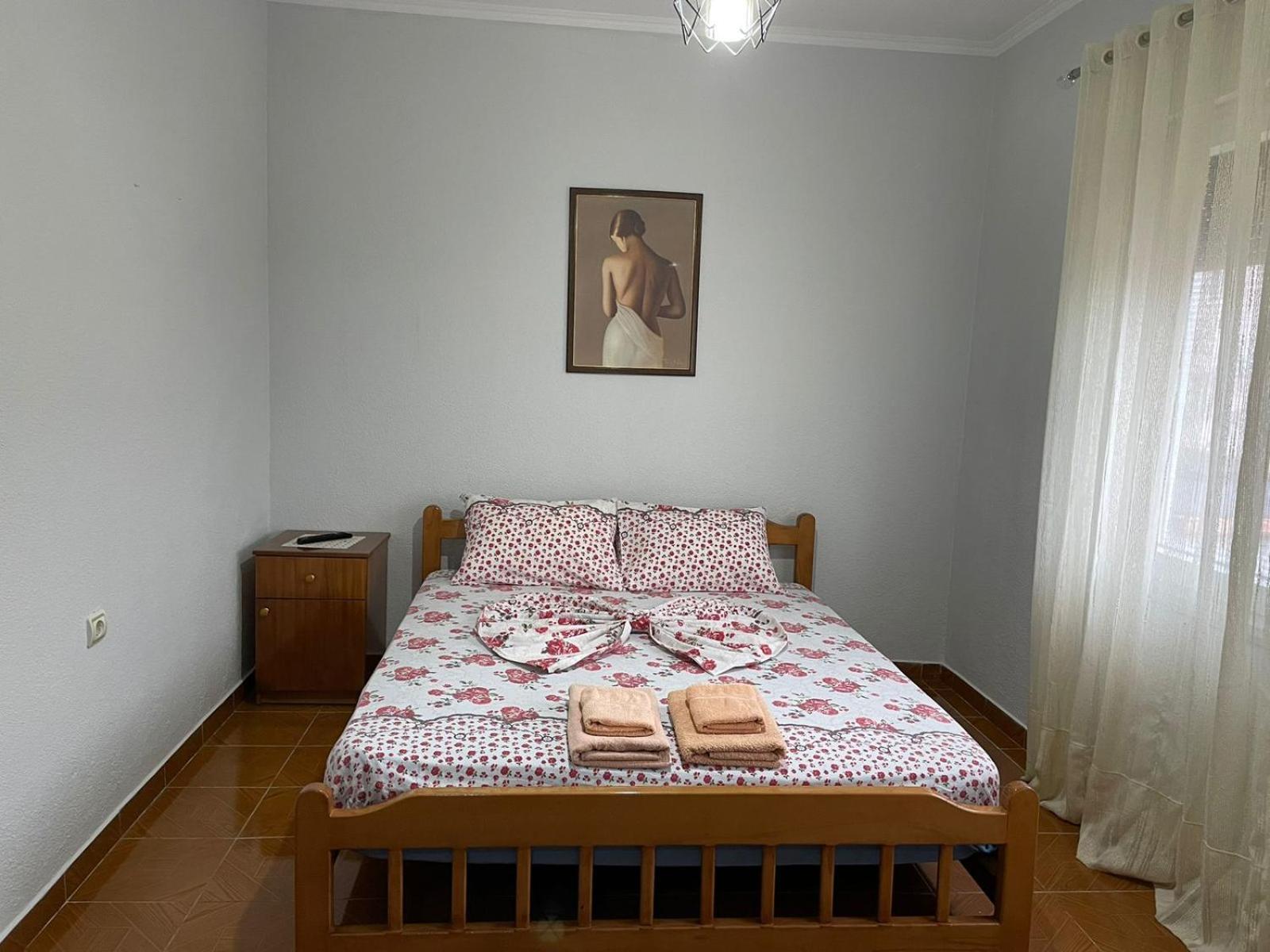 Eiffel'S Guest House Pogradec Exterior photo