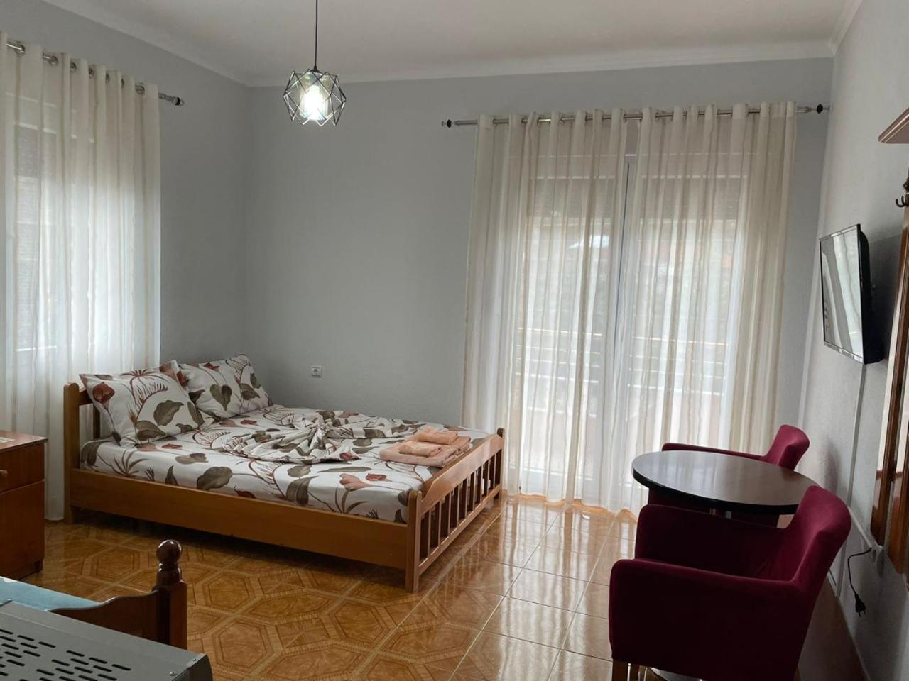 Eiffel'S Guest House Pogradec Exterior photo