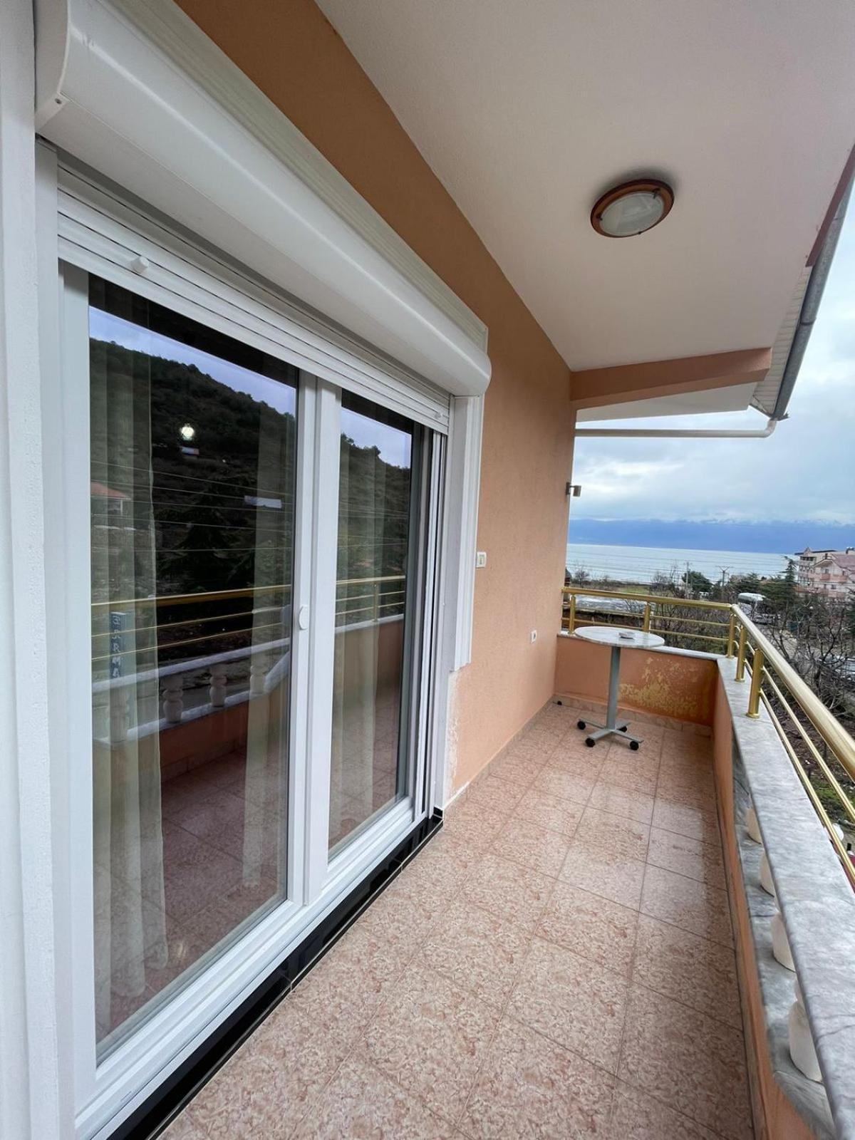 Eiffel'S Guest House Pogradec Exterior photo