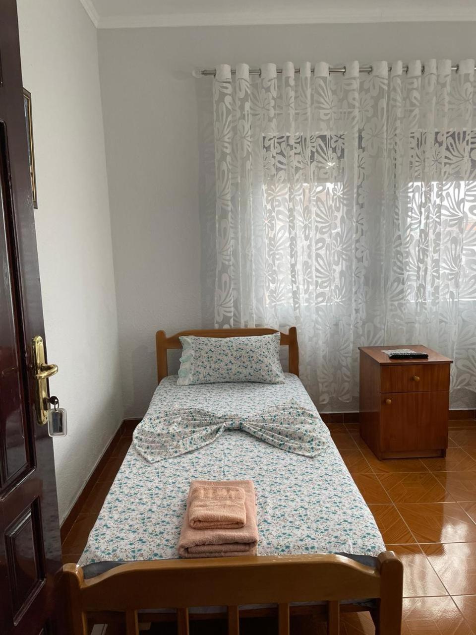 Eiffel'S Guest House Pogradec Exterior photo