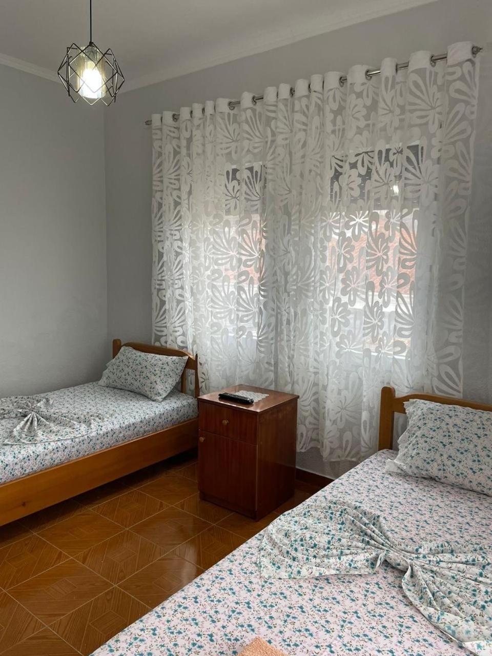 Eiffel'S Guest House Pogradec Exterior photo