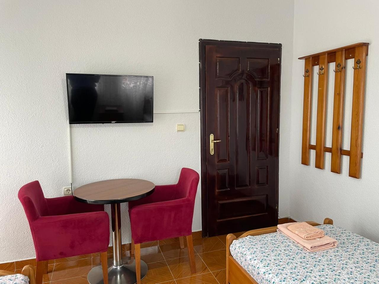 Eiffel'S Guest House Pogradec Exterior photo