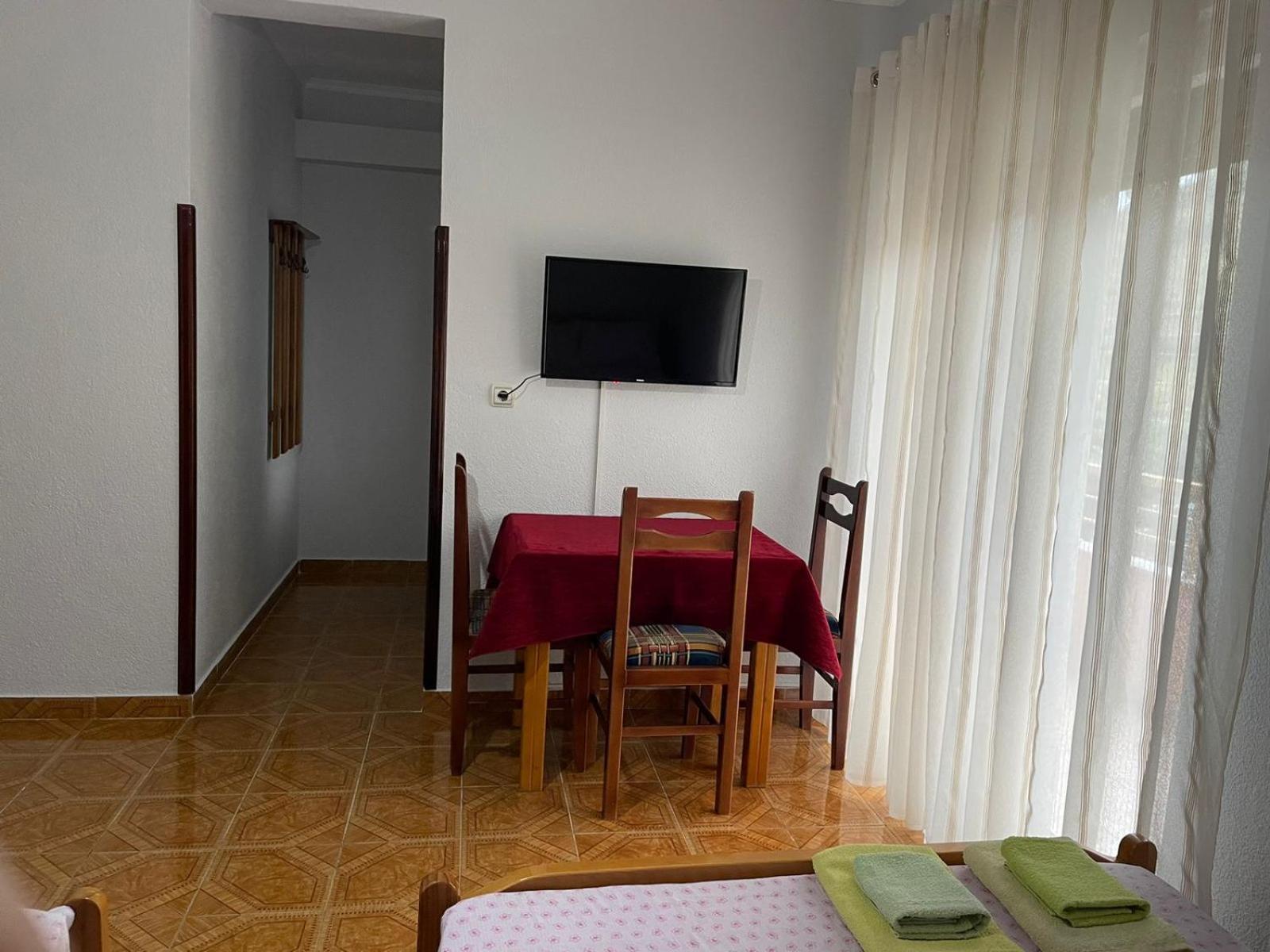 Eiffel'S Guest House Pogradec Exterior photo