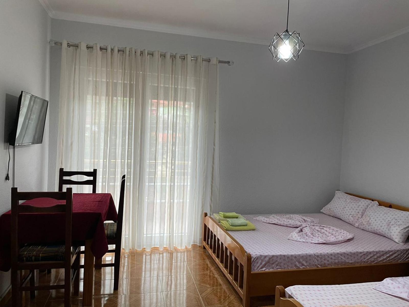 Eiffel'S Guest House Pogradec Exterior photo