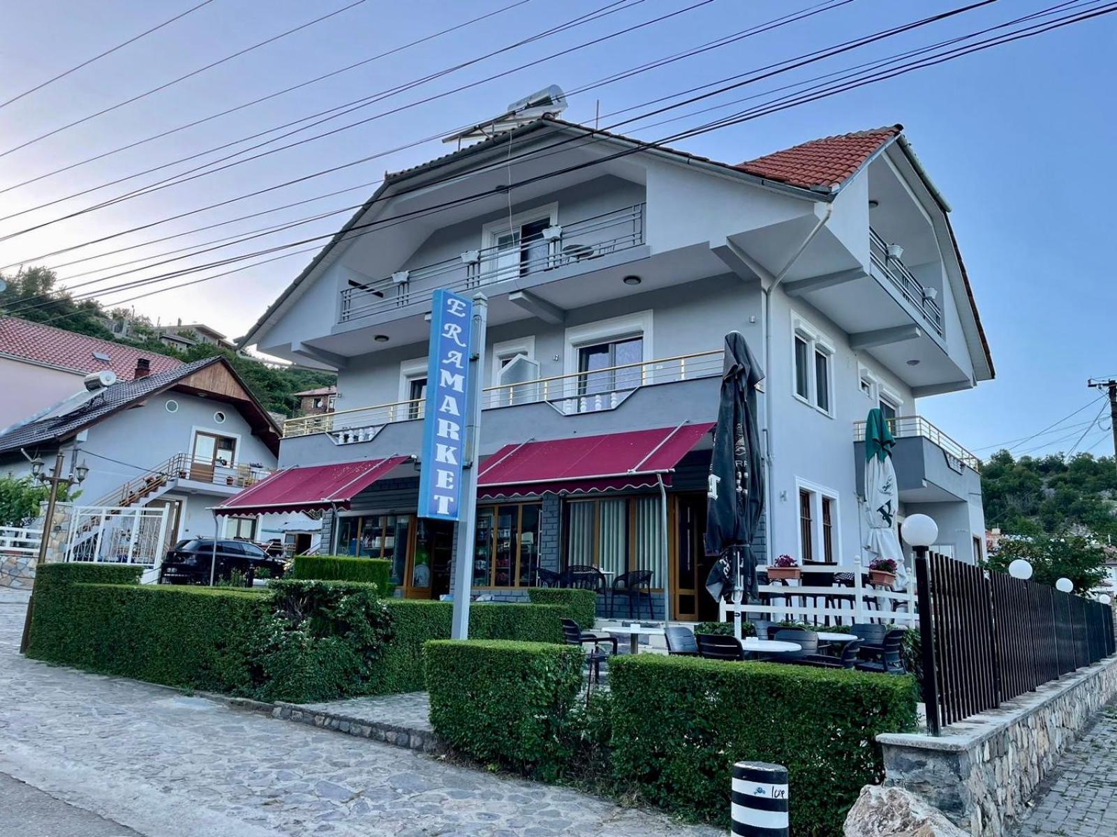 Eiffel'S Guest House Pogradec Exterior photo