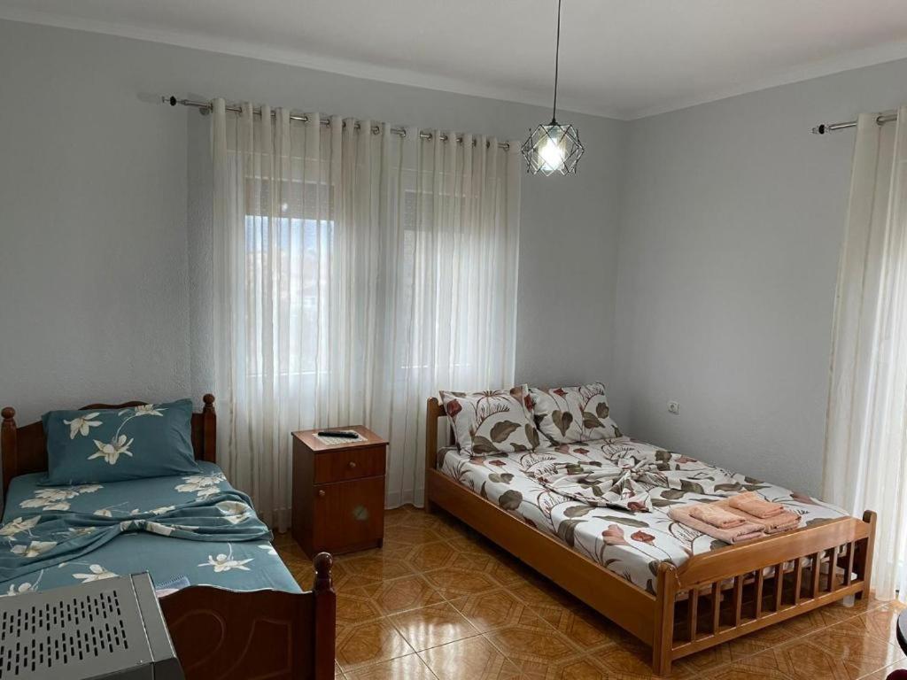 Eiffel'S Guest House Pogradec Exterior photo