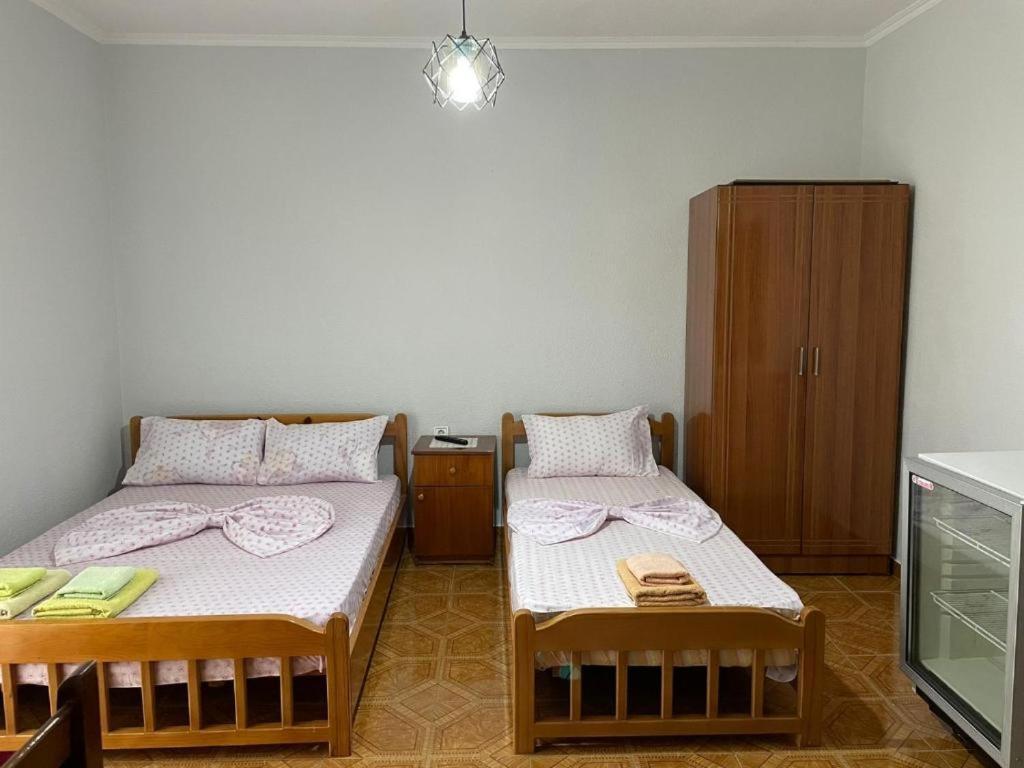 Eiffel'S Guest House Pogradec Exterior photo